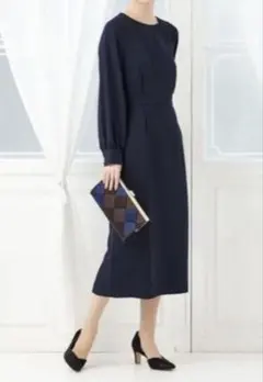 AIMER カフススリーブウエストタックタイトワンピース　ネイビー