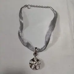 ジバンシー花デザインリボンネックレス
