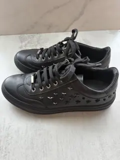 JIMMY CHOO ブラック スタッズ スニーカーのサムネイル