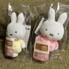 送込新品★タイトーくじ　ミッフィー D賞マスコットバッジふわふわのお洋服 2種