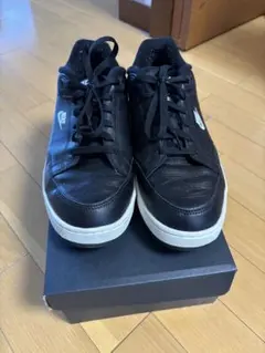 Nike ブラック レザー スニーカー