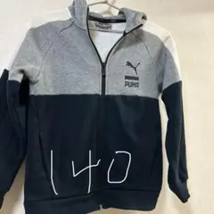 PUMA フード付きパーカー グレー/ブラック裏起毛140cm