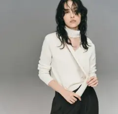 ホワイト スカーフカラー セーター