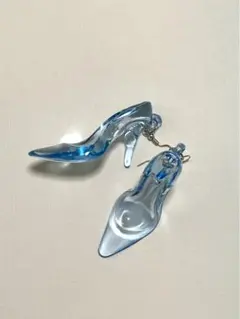 【新品】シンデレラ靴　ピアス　ディズニー　ハイヒール　透明　ガラス　シンデレラ城