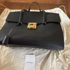 Salvatore Ferragamo 黒レザーバッグ
