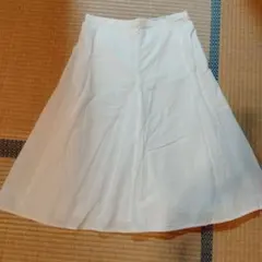 UNIQLO　ホワイト フレアスカート