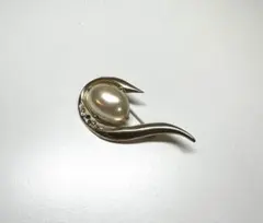 パール調 ブローチ ゴールドカラー ヴィンテージ風 フォーマル 上品デザイン