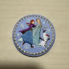 Disney Characters 刺繍缶バッジビスケット　アナと雪の女王