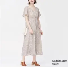 フラワーVネックフレアスリーブワンピース(半袖) GU S 花柄　半袖