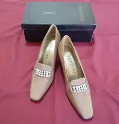 Yves Saint Laurent レザーパンプス ストーン付き　ベージュ