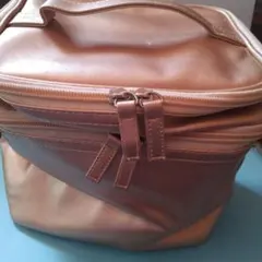 光沢あるピンクベージュ系 メイクポーチ 鏡付き