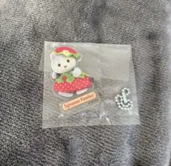 シルバニアファミリーの赤ちゃんアクリルキーチェーンいちごバージョン