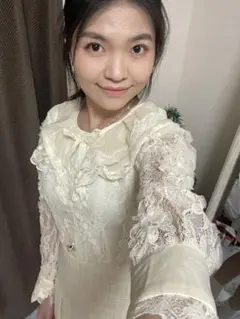 クリーム色フリルレースドレス