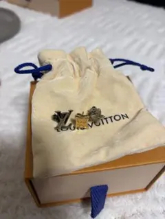 Louis Vuitton シルバーロゴピアスセット