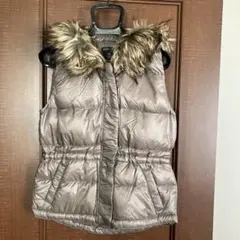 ファー付きダウンベスト