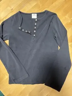 zara ヘンリーネックロンT