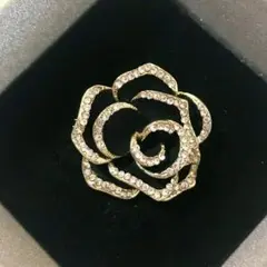 ツバキ　バラ　czダイヤブローチ