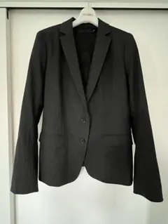 UNIQLOダークグレー ストライプ テーラードジャケット