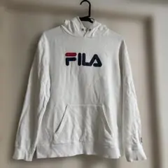 FILA フード付きホワイトパーカー