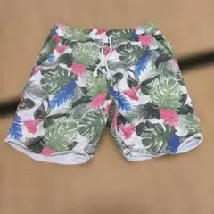 H&M DIVIDED ボタニカル柄 ショートパンツ Sサイズのサムネイル