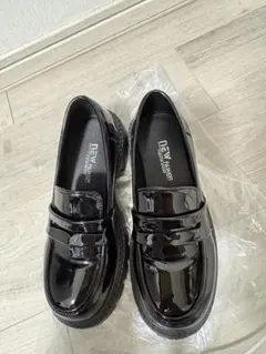 美品】Clarks ブラック エナメルローファー 厚底21.5cm - メルカリ