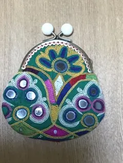 ミラーワーク　エスニック刺繍　がま口ポーチのサムネイル