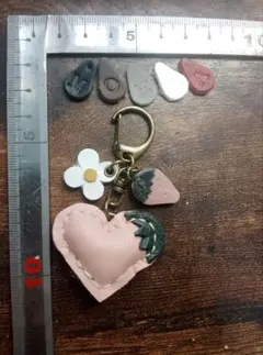 【72】ピンクハートいちごキーホルダー