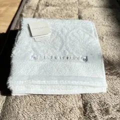 美品 ローラアシュレイLAURA ASHLEY ホワイトブルー タオルハンカチ