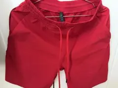 lululemon 赤色 M サイズ ショートパンツのサムネイル