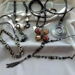 73【遺品整理・生前整理】＊おしゃれ　アンティーク風　ネックレス　集めました＊