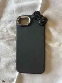 リボン付きブラックiPhoneケース　16e