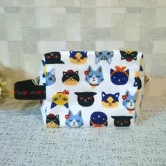 ねこ柄ボックスポーチ　コスメポーチ　猫　ネコ　スクエアポーチ　マルチポーチ