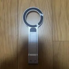 8日限定値引きシルバーMagSafe対応カラビナ型スマホスタンド 三脚