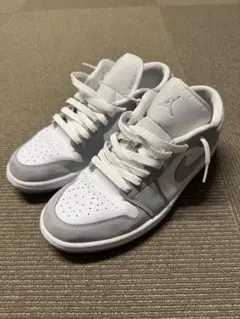 《美品》ナイキ WMNS エアジョーダン1 ウルフグレー ホワイト 27cm
