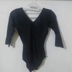黒い7部袖Vネックレオタード