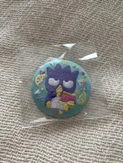 サンリオ　刺繍缶バッチビスケット　バッドばつ丸