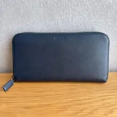 再値下げ！【PRADA】ネイビーエンボス加工レザー長財布