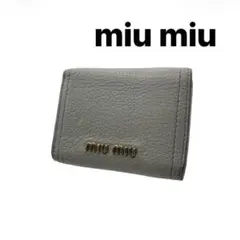 miu miu 三つ折り財布 ヴィッテロダイノ メタルロゴ グレーのサムネイル