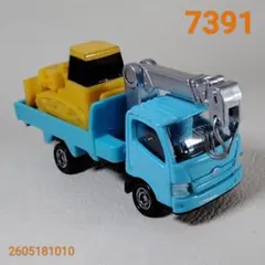 7391 塗装修復 重機積載トミカ 日野デュトロ ユニッククレーントラックのサムネイル