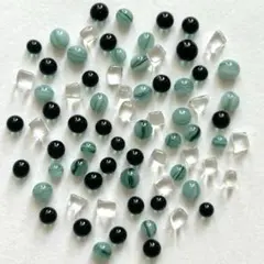 ガラスナギット No. 536　直径約３.０〜５.０mm　７０個