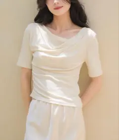 NEUNA オフショルドレープカットトップス 半袖　アイボリー