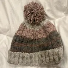 ポンポン付きニット帽