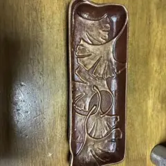 葉模様のブラウンインテリアトレイ