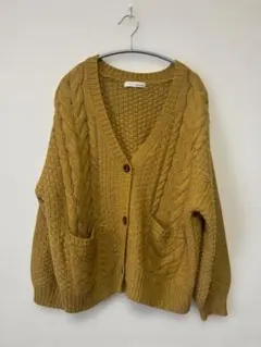 ケーブル編みマスタードカーディガン