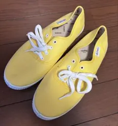 Victoria イエロースニーカーのサムネイル