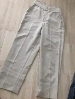 テーパードパンツ