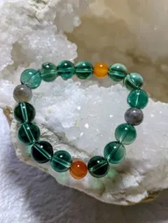 新品未使用　天然石緑水晶ブレスレット