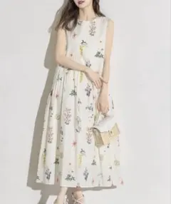 ZOZO限定　スリーブレスフラワーワンピース　オフホワイト