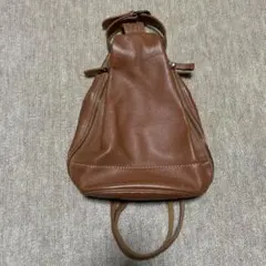 ブラウンレザー三角形リュック