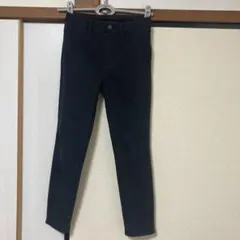 黒 スキニーパンツ
